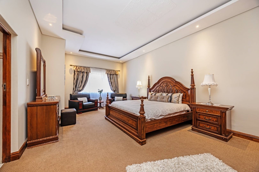 8 Bedroom Property for Sale in Baronetcy Estate Western Cape